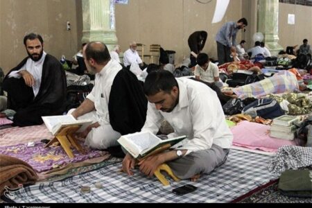 اعتکاف زنجان به اوج رسید؛ تکمیل ظرفیت 15 هزار نفری