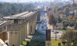 بلاتکلیفی 20 ساله قطار شهری کرمانشاه/ حصار ‌ستون‌های غول‌پیکر/ از تراموا تا مونوریل و دوباره مترو‌!