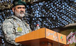 دریادار ایرانی: ایمان و وحدت مردم ستون اصلی اقتدار ایران است