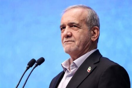 رئیس‌جمهور: آن‌چه را می‌نویسیم، عمل می‌کنیم/ قرارگرفتن مردم مقابل حاکمیت تلاش بیهوده دشمنان بود