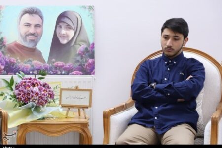 روایت فرزند شهیدان معصومه کرباسی و عواضه از سبک زندگی یک خانواده مقاوم