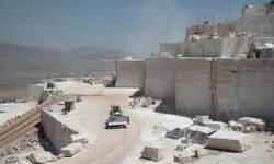 صنعت سنگ ایران در آستانه فروپاشی/ ‌‌چراغ معادن را دولت خاموش کرد/ صادرات سنگ ‌بی‌جان شد‌!