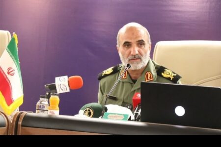 مهم‌ترین وظیفه مردم مقابل دشمن پرهیز از دو دستگی است