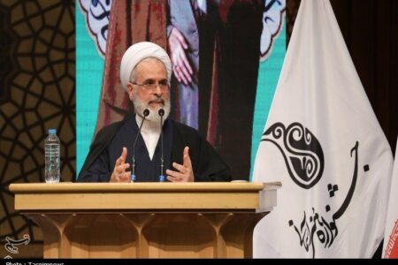 هنر دینی باید از دعا و وحی تغذیه کند و به مکتب جهانی تبدیل شود