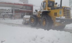 بازگشایی جاده‌های مرزی بانه در پی بارش سنگین برف+تصاویر