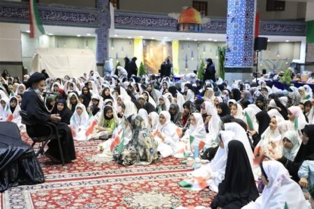 بندگی خدا مسیر کمال و آرامش انسان است+ عکس