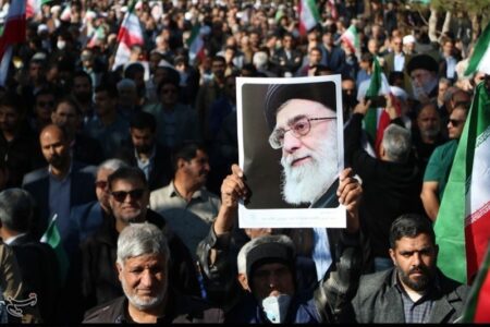 حماسه مردم کرمان در محکومیت اغتشاشگران؛ حماسه عاشورایی در میدان عاشورا