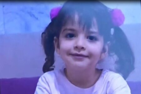 رد خون “ملینا”/ اغتشاشگران مسلح به کدامین گناه این کودک را شهید کردند؟