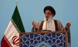 مطالبه‌گری اقتصادی حق مردم است/ مراقب سناریوهای دشمن باشید