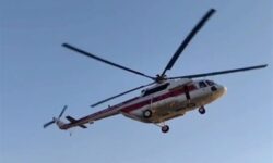 پرواز بالگرد بر فراز روستاهای دورافتاده‌ لرستان‌؛ برف جاده‌ها را بست