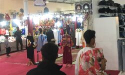 آغاز به‌کار نمایشگاه بهاره در یزد