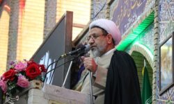 امام جمعه کرمان: ولایت فقیه کشور را از سختی‌ها عبور می‌دهد