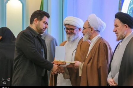 تجلیل از مهدی یاوران در همایش دکترین مهدویت