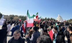 تجمع دانشجویان در دانشگاه فردوسی؛ سنگ‌پرانی دانشجونماها