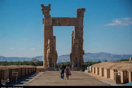 تشکیل پرونده قضایی برای تعرض به آثار تخت جمشید