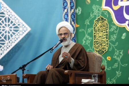 حجت‌الاسلام حاجی‌صادقی: آمریکا آرزوی سلطه بر ایران را به گور خواهد برد