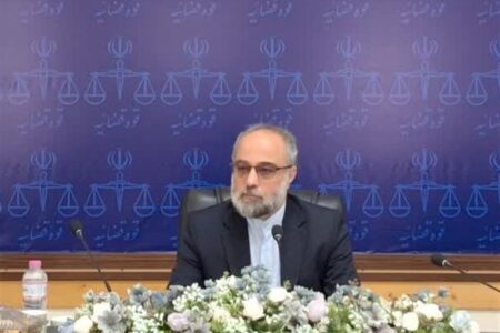 مطالبه‌گری باید در چارچوب قانون باشد