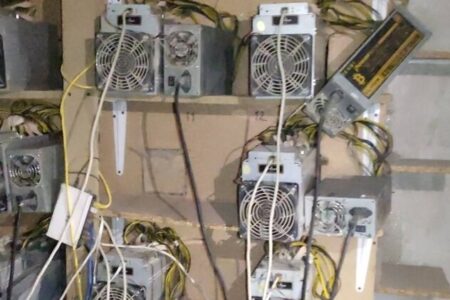 کشف مزرعه استخراج رمز‌ ارز‌‌ و دستگیری سارقان توسط پلیس لرستان