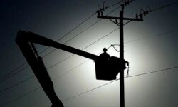 آسیب به دکل انتقال برق در البرز/ تلاش برای وصل مجدد برق کرج