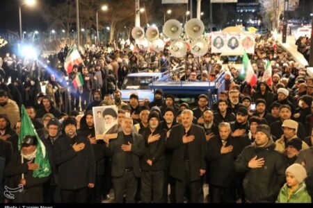 اجتماع عظیم مردم شهرکرد و تشییع پیکر مطهر 3 شهید حملات اخیر