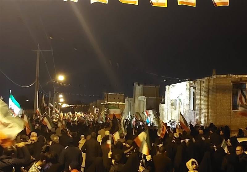 اجتماع مردم زنجان در محل اصابت موشک آمریکایی‌ ـ‌ صهیونیستی در آزادگان