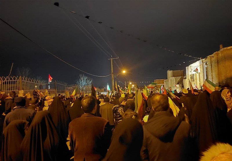 اجتماع مردم زنجان در محل اصابت موشک آمریکایی‌ ـ‌ صهیونیستی در آزادگان