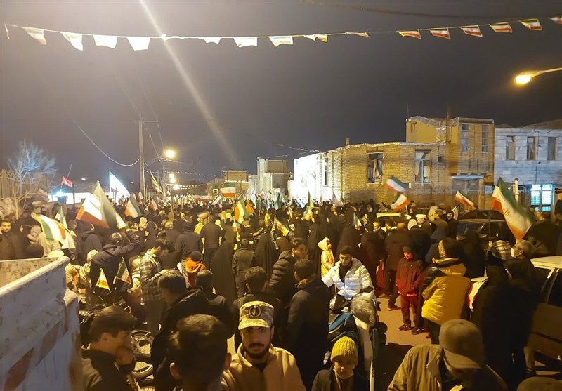 اجتماع مردم زنجان در محل اصابت موشک آمریکایی‌ ـ‌ صهیونیستی در آزادگان