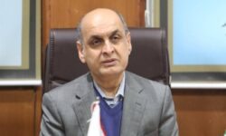 استاندار گیلان: ملت پای کار انقلاب ایستاده‌اند