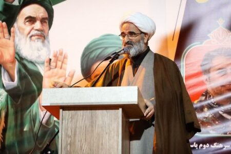 امام جمعه سمنان: دشمنان خواب تجزیه دیده‌اند اما کور خوانده‌اند