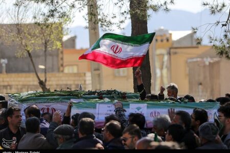 تشییع پیکر 21 شهید جنایت صهیونی ـ آمریکایی در مراغه