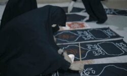 دوخت 8 هزار پرچم در خراسان جنوبی برای یاد رهبر شهید+ تصویر