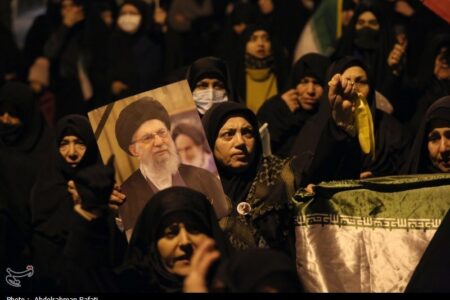 راه امام شهید، نورانی است؛ پرچم استکبارستیزی بر زمین نمی‌افتد