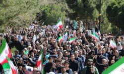 راهپیمایی حماسی مردم کرمان در نخستین نماز جمعه پس از شهادت امام امت