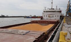 رکوردشکنی صادرات در بنادر گیلان/ ترخیص روان کالاهای اساسی از 12 کشتی