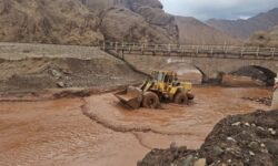 سیلاب و طغیان رودخانه‌ها در خراسان جنوبی؛ نجات معجزه‌آسای گرفتاران
