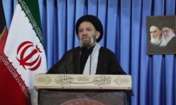 ضربات سنگین ایران تا به زانو درآمدن دشمن ادامه خواهد داشت