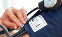 غربالگری سلامت 2436 نفر در روزهای جنگی کردستان