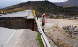 نجات 5 سرنشین خودرو از آبنمای بستک