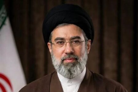 نمونه‌های حکمت و فقاهت و درایت پیام نخست رهبر معظم انقلاب