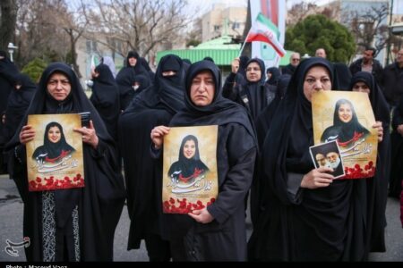 وداع اشکبار تبریز با سه «شهید رمضان»؛ لاله‌ها به آغوش خاک بازگشتند+عکس