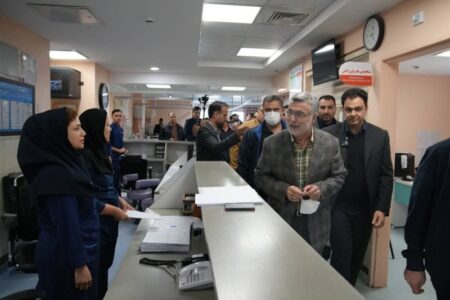 وزیر بهداشت:خدمات درمانی عمومی بی وقفه ادامه دارد/همه نیروها پای کارند