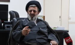 ولایت یک مسئله‌ کاملا الهی است/راه امام شهیدمان را ادامه می‌دهیم