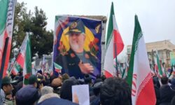 پیکر فرمانده شهید سپاه در حلقه راهپیمایان اراکی