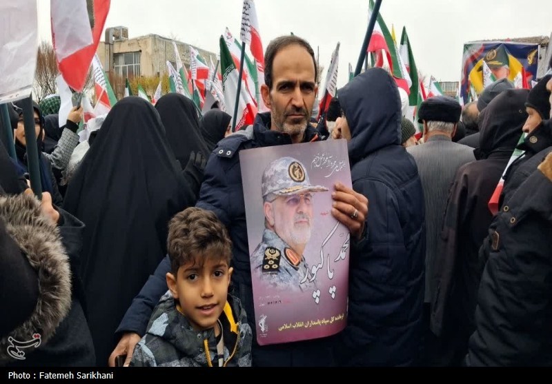 پیکر فرمانده شهید سپاه در حلقه راهپیمایان اراکی