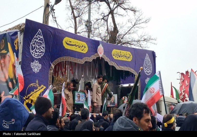 پیکر فرمانده شهید سپاه در حلقه راهپیمایان اراکی