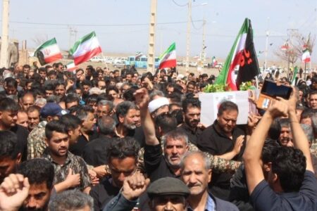 پیکر مطهر  شهید علی اکبر خوافی در میان جلگه آرام گرفت
