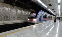 گفت‌وگوی تسنیم با کارمند متروی اصفهان که پله مردم شد