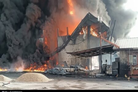 آخرین وضعیت اطفای حریق در کارخانه یونولیت‌سازی/ حادثه مصدومی نداشت