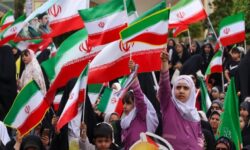اجتماع بزرگ بانوان و دختران جان‌فدای شیرازی در حرم شاهچراغ (ع)+ تصاویر