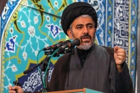 امام جمعه ارومیه: ارتش برای دفاع از دین و مظلومان سینه سپر کرده است